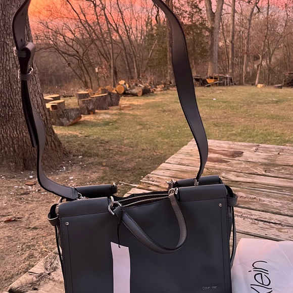 Calvin Klein NWT! Gray Satchel Handbag Purse with Dust-bag - Picture 4 of 16